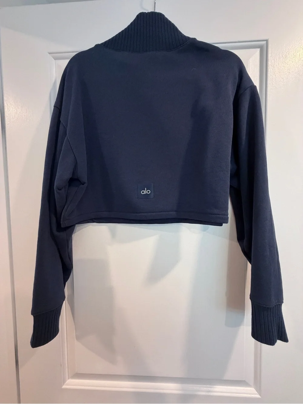 ALO Yoga Cropped Navy Turtleneck Sweatshirt